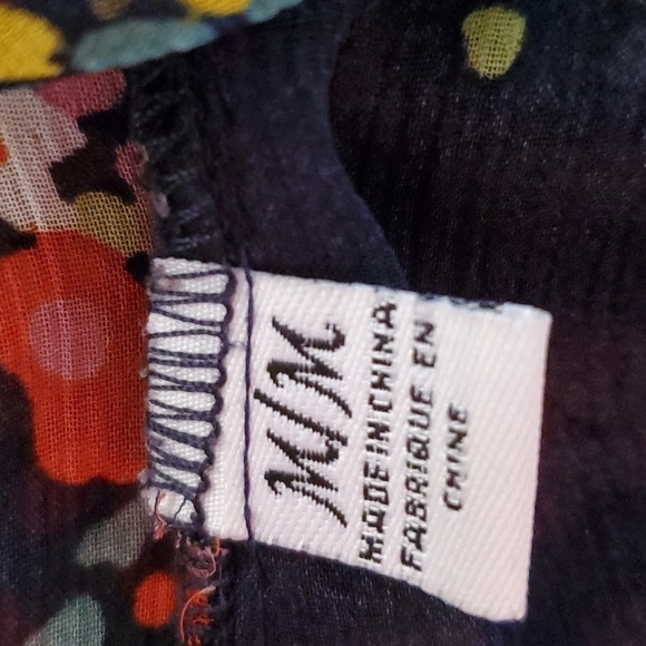 Bluenotes Flowy Peasant Tunic Style Floral Blouse Size Medium - Picture 8 of 12